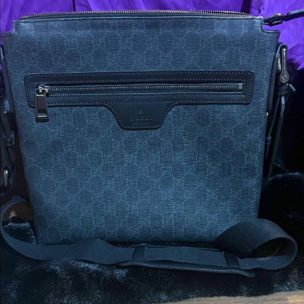 Authentic Gucci Supreme Dark Gray/Black Messenger Bag - Picture 1 of 1